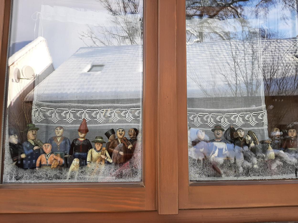 Many little wooden dolls observe the people passing by. I wonder if they gossip