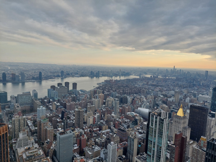 A view of Manhattan from the 86th floor of the Empire State Building